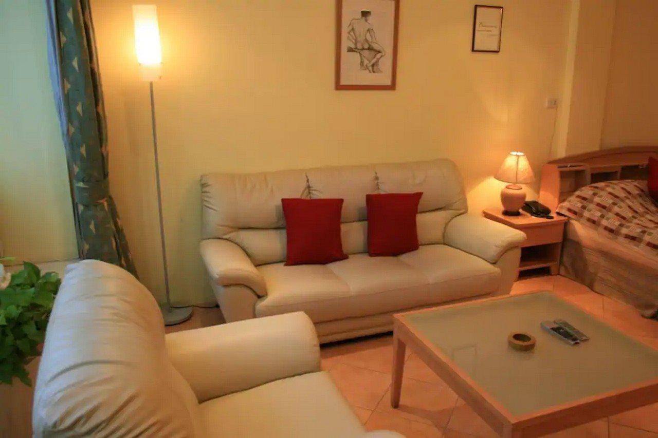 Aquarius Gay Guesthouse & Sauna Patong Bagian luar foto