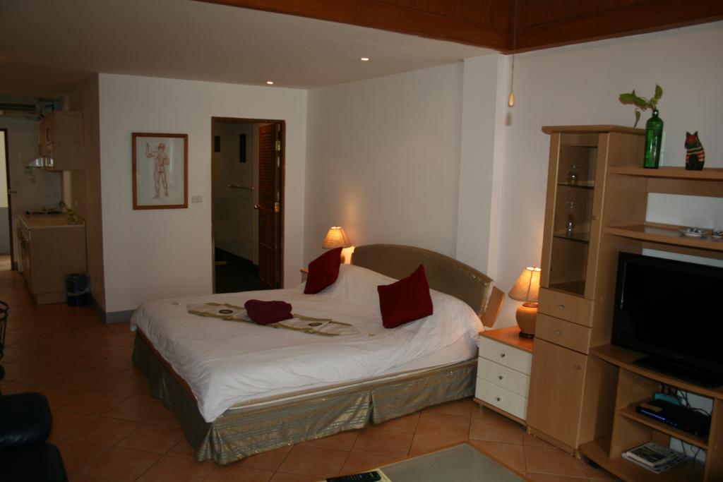 Aquarius Gay Guesthouse & Sauna Patong Bagian luar foto