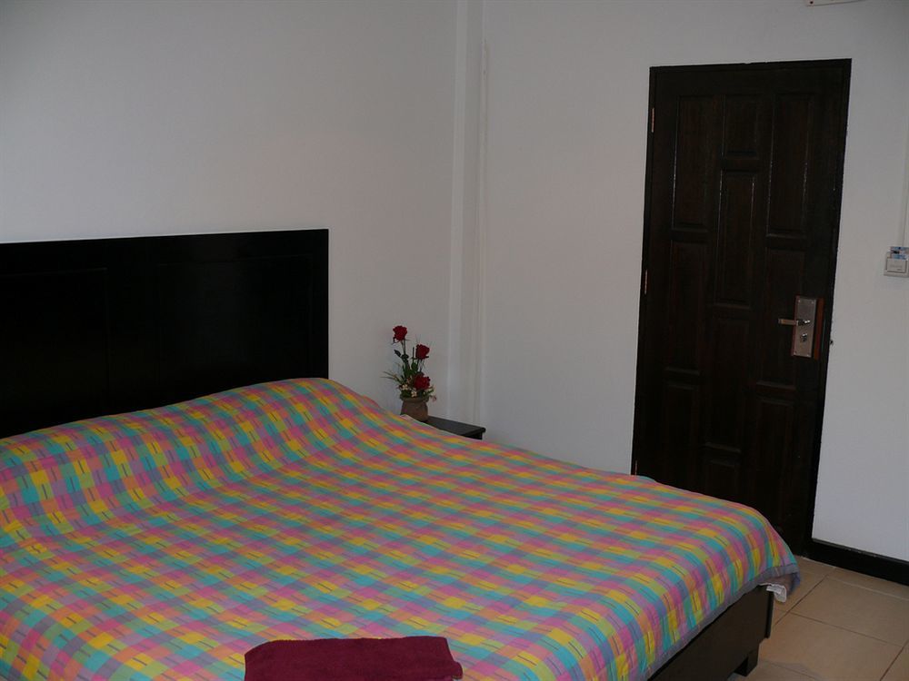 Aquarius Gay Guesthouse & Sauna Patong Bagian luar foto