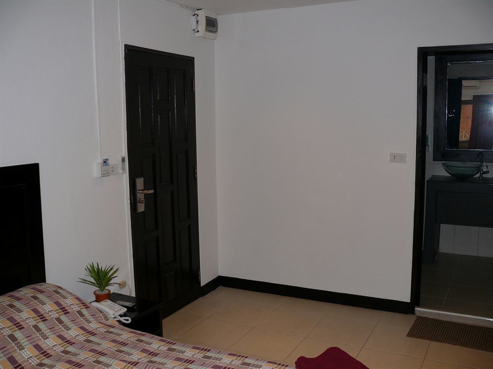 Aquarius Gay Guesthouse & Sauna Patong Bagian luar foto